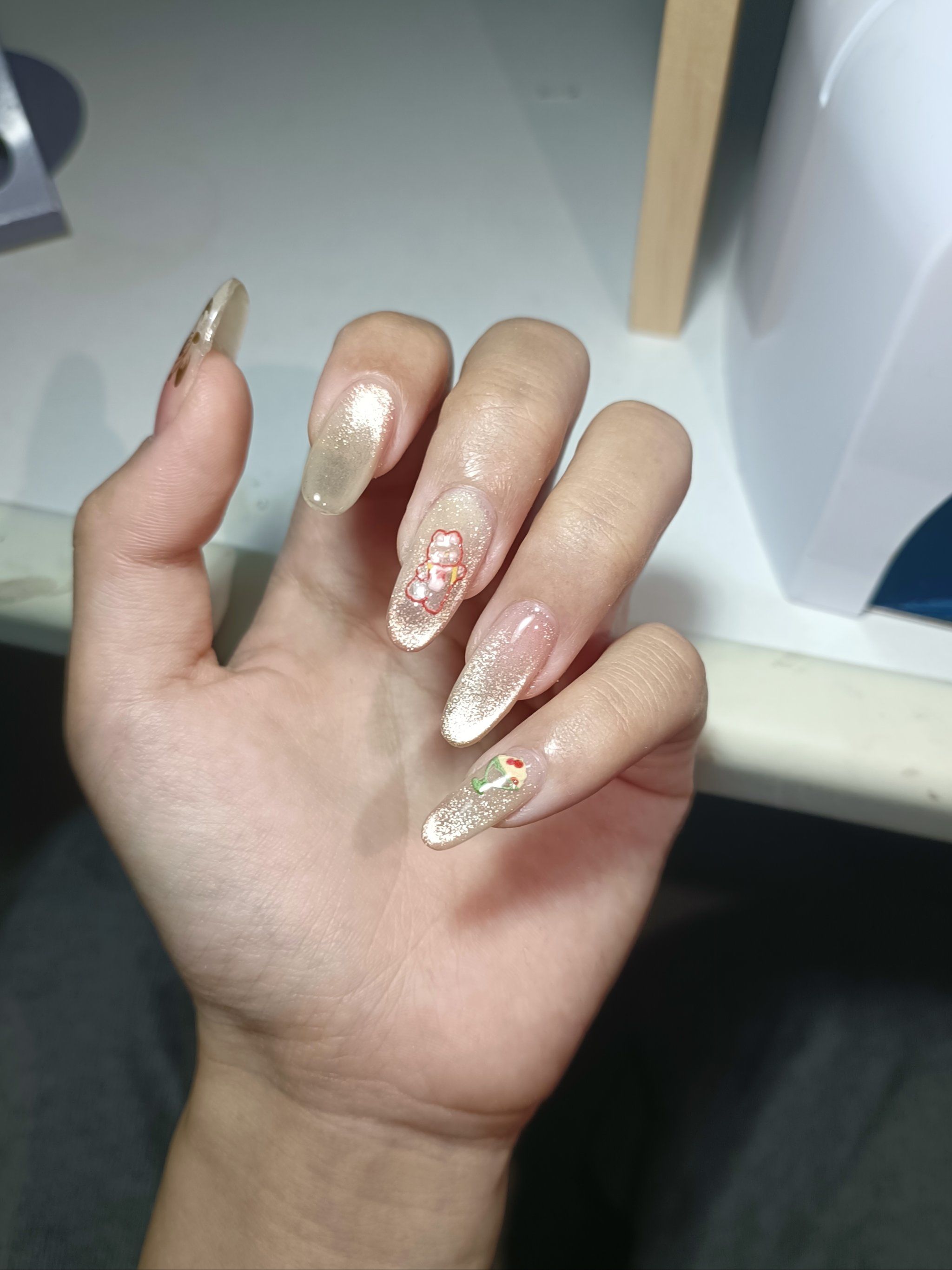 当你想要做两款指甲的时候