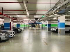 -绿地缤纷城-停车场