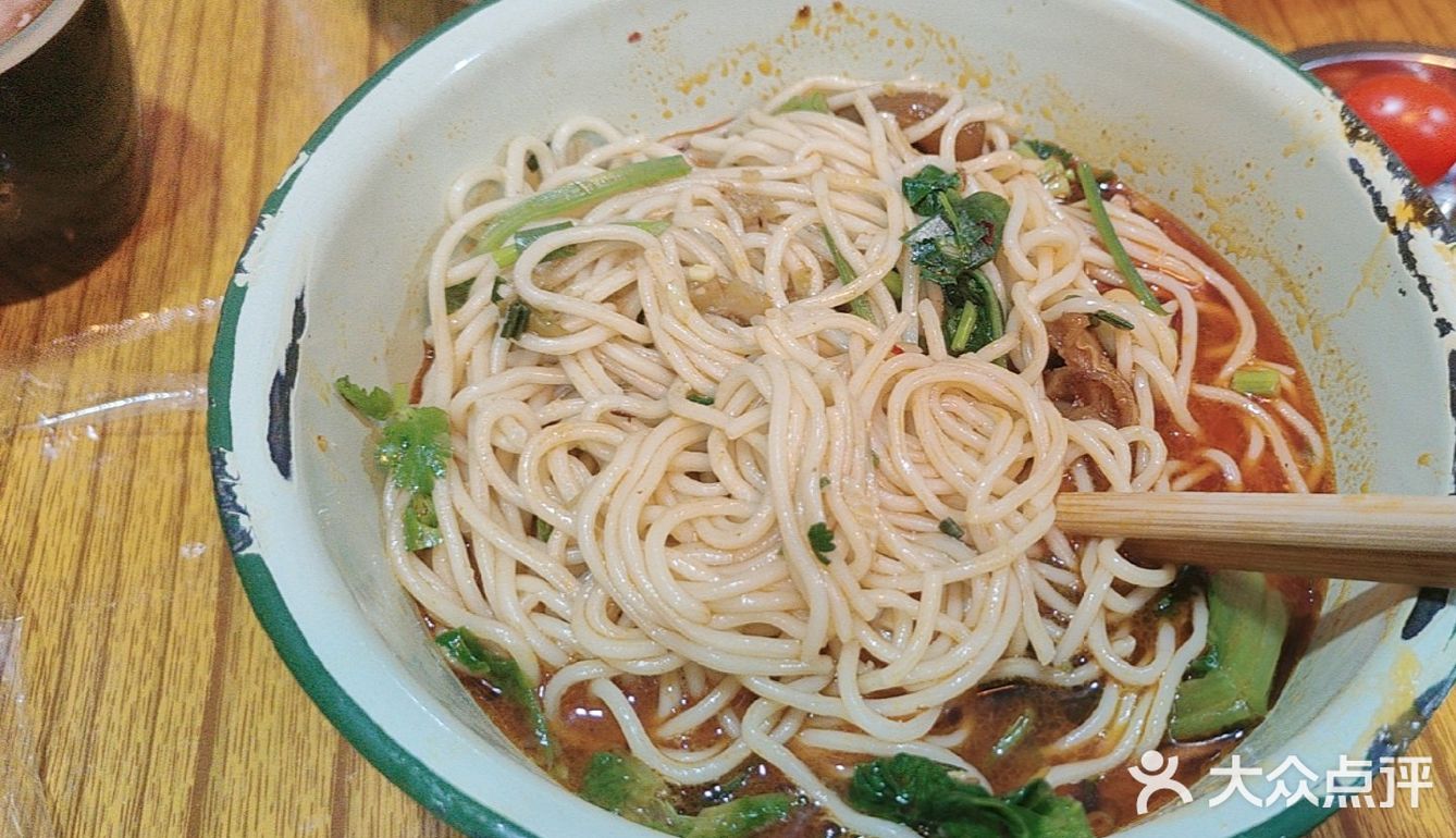 男朋友是被这家的牛肉吸引，点了份蹄花面牛筋