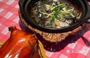 Braised Fish Head with Bird's Nest Slices in Clay Pot