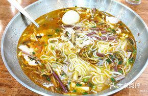 Signature Three Delicacies Noodle Soup