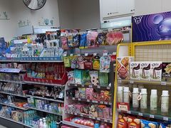 -全家便利店(洛川东路店)