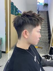 -海文先生国潮烫染男士理发馆