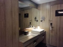 -西安大雁塔科技大学地铁站亚朵酒店