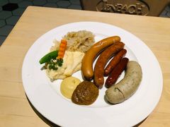 -LENBACH兰巴赫西餐啤酒坊(大连东港店)