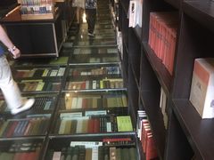 -钟书阁(松江泰晤士小镇店)