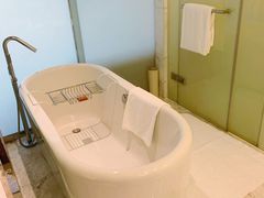 -上海滴水湖皇冠假日酒店