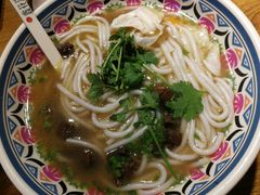 -鑫花溪牛肉米粉(人民广场店)