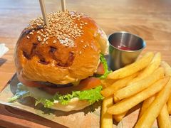 -三勾JJJ Burger&Coffee(梅溪湖店)
