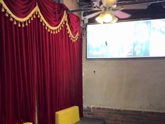-荒岛实景沉浸密室(江汉路1店)