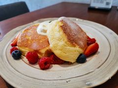 莓果奶油芝士舒芙蕾松饼-UPPER KITCHEN(延安路店)