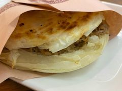 特色腊汁肉夹馍-河洛王三米皮(泉舜购物中心店)
