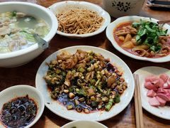 -茅屋大酒店