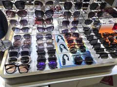 -美式眼镜·授权蔡司.依视路.尼康.豪雅.明月(人民广场店)