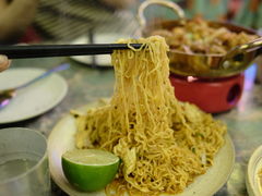 冬阴功炒方便面-浩海火燒雲傣家菜(芮欧百货店)