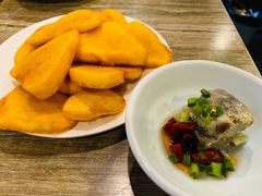 炸窝头配臭豆腐-玫瑰红烤羊排(北新桥三条店)
