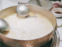 -洪氏嗨捞·广东猪肚鸡·椰子鸡火锅(西咸万象城店)