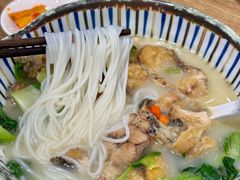 招牌梭边鱼粉-鲜越鲜鱼粉(财富购物中心店)