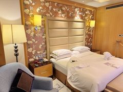 -襄阳富力皇冠假日酒店 · 大堂酒廊