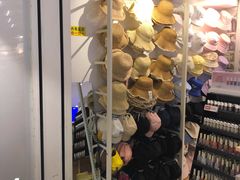 -名创优品(北京新中关购物中心地铁层店)