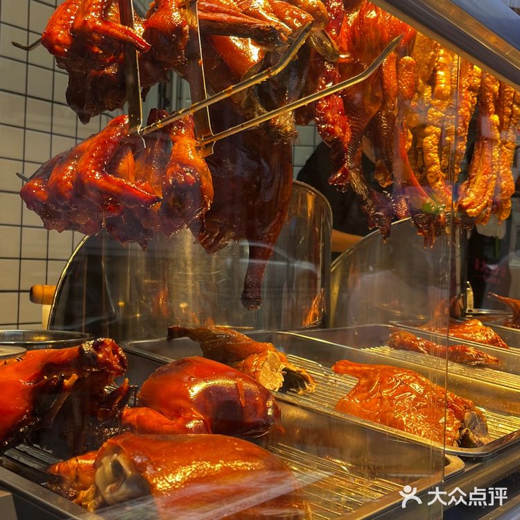 和猪猪侠共舞的一天/ 九分脆炭烤烧腊