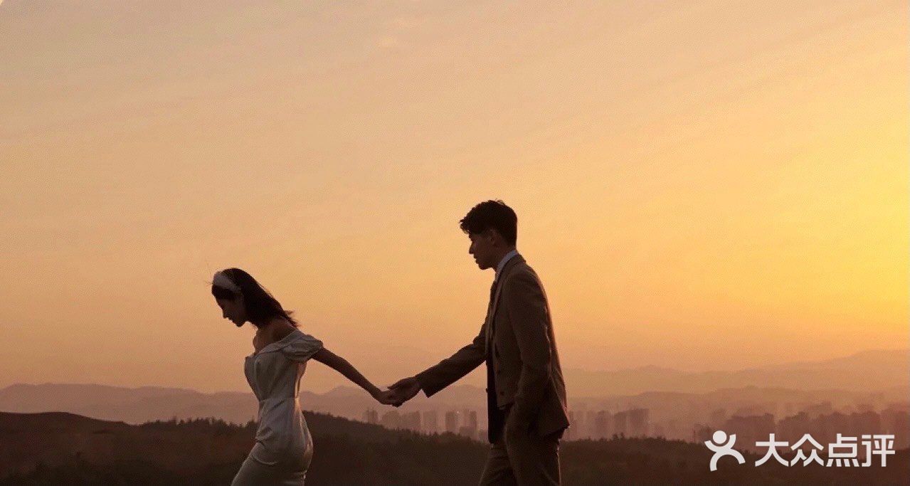  姐妹看了都会夸赞的电影感婚纱照氛围感满满
