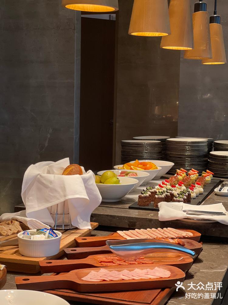 好吃的盖瑞儿 5月25日 16:27 关注 滴~广州南沙万豪打卡成功73 酒店