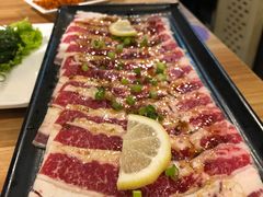 柠檬香草黑椒牛五花-小米烤肉-泥炉炭烤(常营店)
