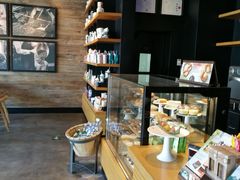 面包甜点陈列柜-星巴克(洛阳中州路王府井店)