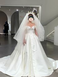 -艾米丽婚纱礼服