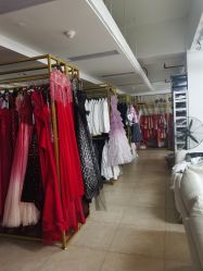 -月月婚纱礼服仓储店(王府井店)