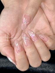 -花岐款式专研健康美甲沙龙