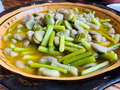 蒜苗烧蚕豆-老季市·三代非遗传承·地标美食老汁鸡(工农路店)