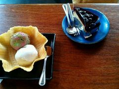 冰淇淋-莓园冰淇淋店