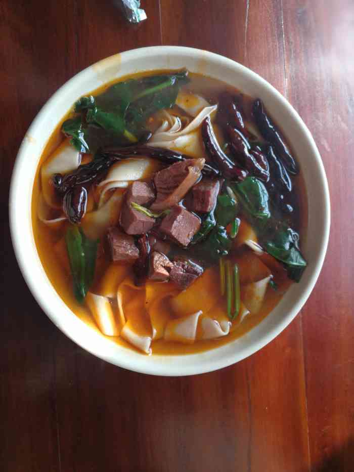 打分 板面是安徽特色,唐山的板面味道,调料和原汤都很正宗.