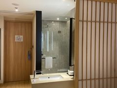 -上海浦东中心万枫酒店