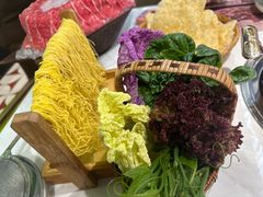 -洪氏嗨捞·广东猪肚鸡·椰子鸡火锅(西咸万象城店)