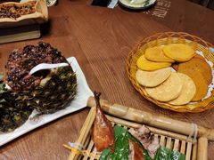 版纳菠萝饭-老滇山寨•云南特色菜•地方菜•民族风情歌舞表演(金碧店)