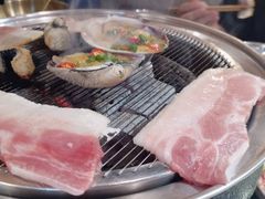-围炉肉舍•炭烤活鳗•丹东海鲜烤肉(步行街店)