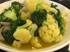 鸡油菌菇扣西兰花-徐记私厨(半淞园路店)
