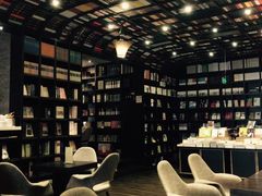 -钟书阁(松江泰晤士小镇店)