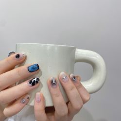 -花岐款式专研健康美甲沙龙
