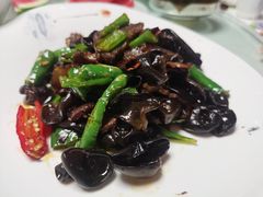 尖椒木耳炒牛腱-房陵农家(东亭店)