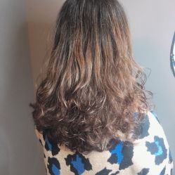 -茶发Salon·烫发染发理发