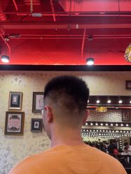 -东方先生国潮男士理发馆