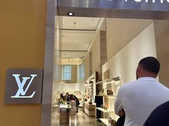 -文艺复兴百货(米兰大教堂广场店)