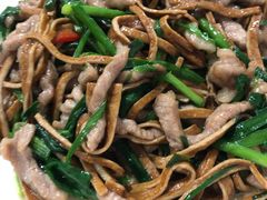 韭菜豆干肉丝-弓虽昌焖烧鸡(大竹林店)
