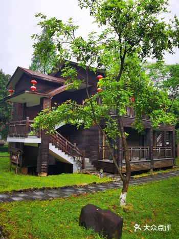 才可以进去游玩 提前订的这个小木屋酒店很有特色