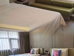 -西安大雁塔科技大学地铁站亚朵酒店