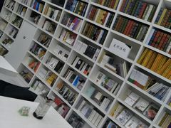 -钟书阁(松江泰晤士小镇店)